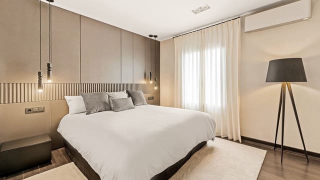 2 sypialnia Apartament na sprzedaż w Puerto Banus, Marbella z garażem - 1 690 000 € (Ref: 9614479)