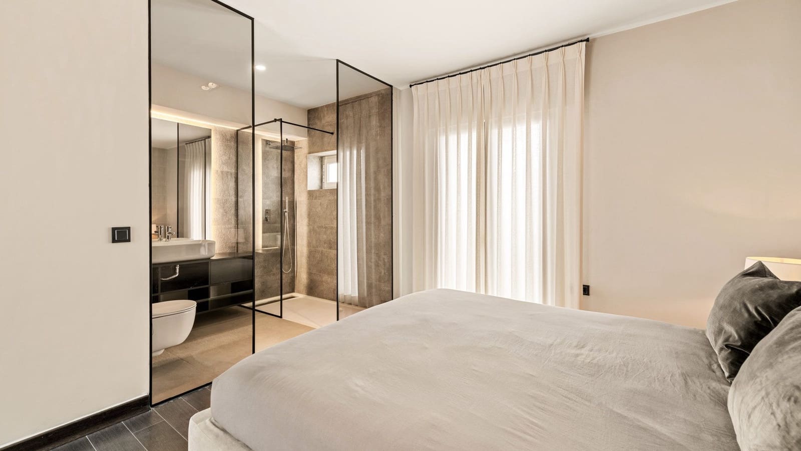 2 bedroom Apartment for sale in Marbella with garage - € 1,690,000 (Ref: 9614479)