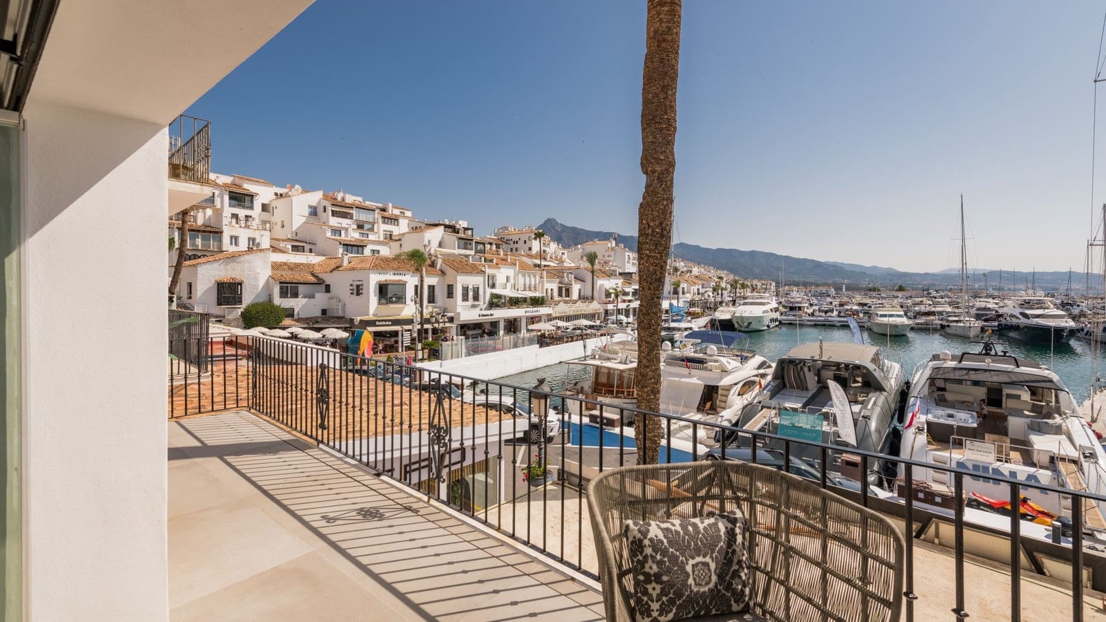 2 bedroom Apartment for sale in Marbella with garage - € 1,690,000 (Ref: 9614479)