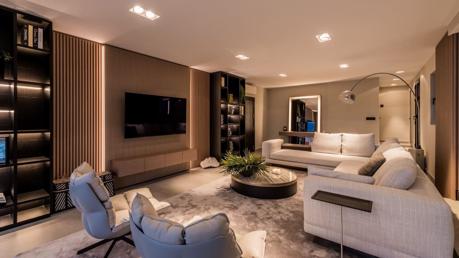 2 bedroom Apartment for sale in Marbella with garage - € 1,690,000 (Ref: 9614479)