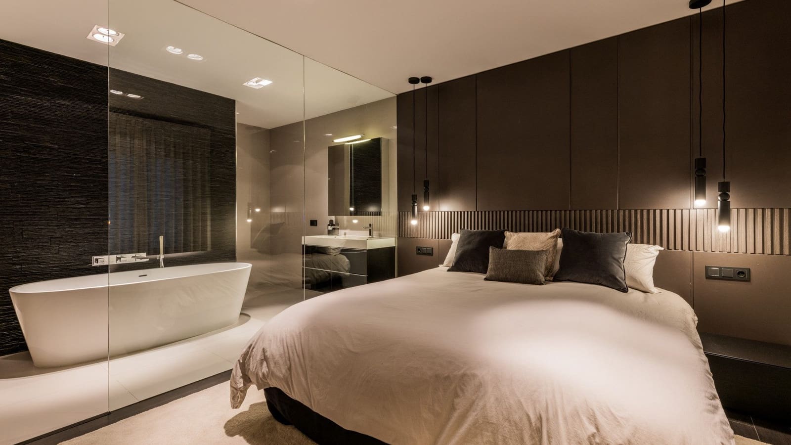 2 bedroom Apartment for sale in Marbella with garage - € 1,690,000 (Ref: 9614479)