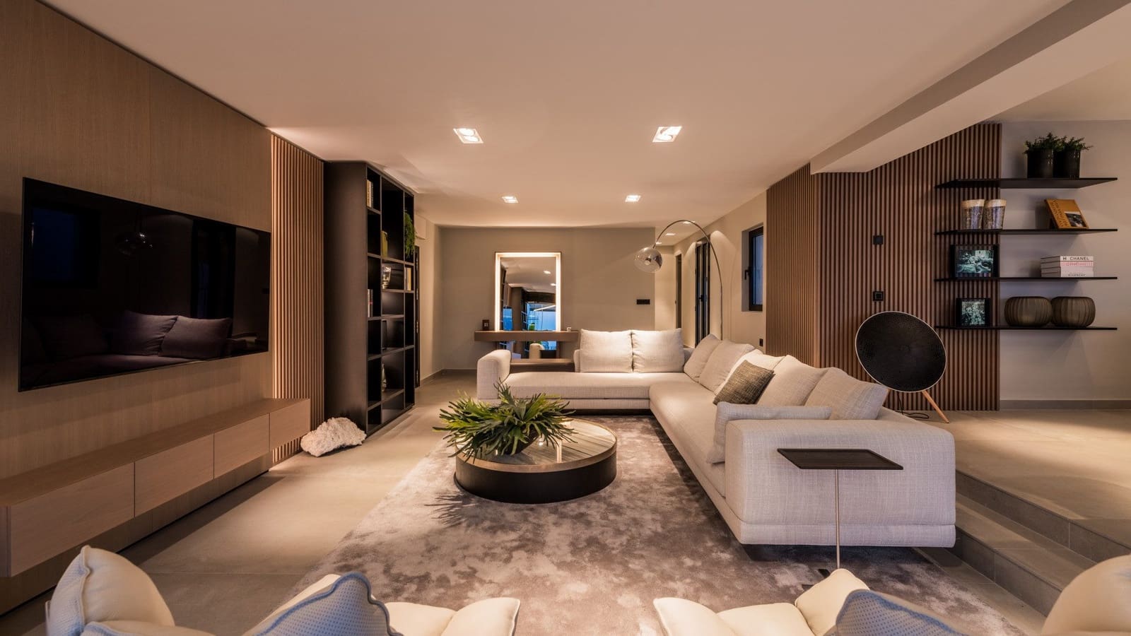 2 bedroom Apartment for sale in Marbella with garage - € 1,690,000 (Ref: 9614479)