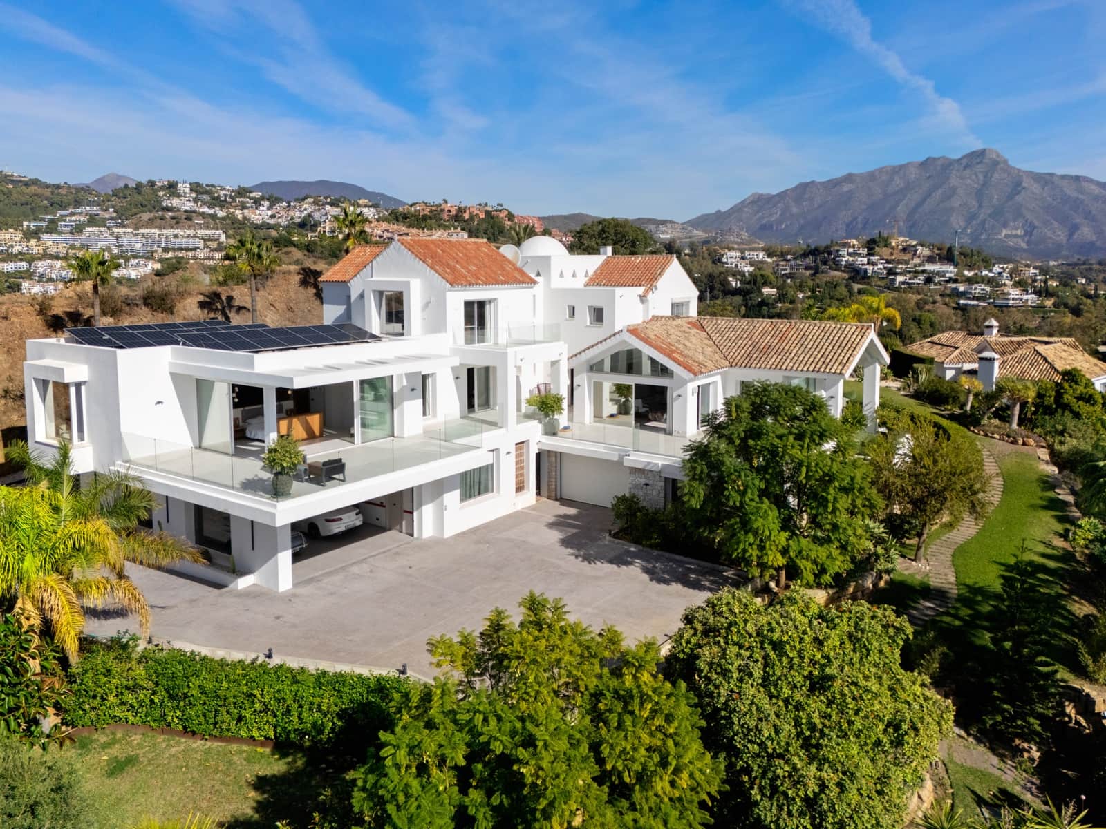 9 bedroom Villa for sale in Benahavis with pool garage - € 8,250,000 (Ref: 9618725)