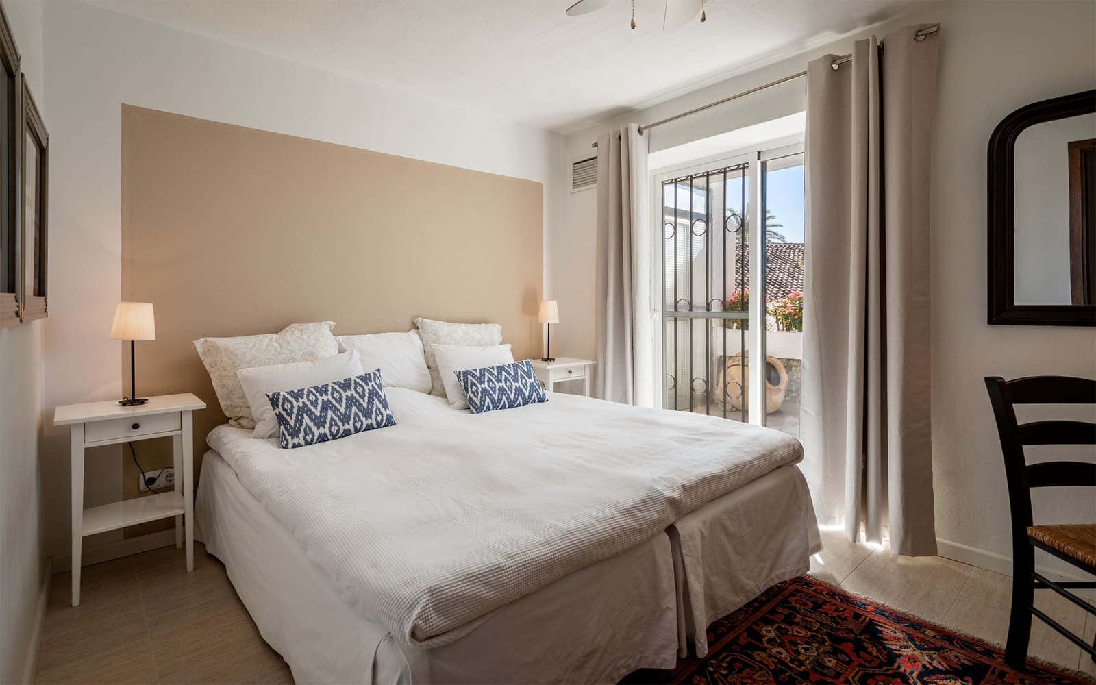 4 sypialnia Willa na sprzedaż w Nueva Andalucia z basenem garażem - 2 195 000 € (Ref: 9629420)