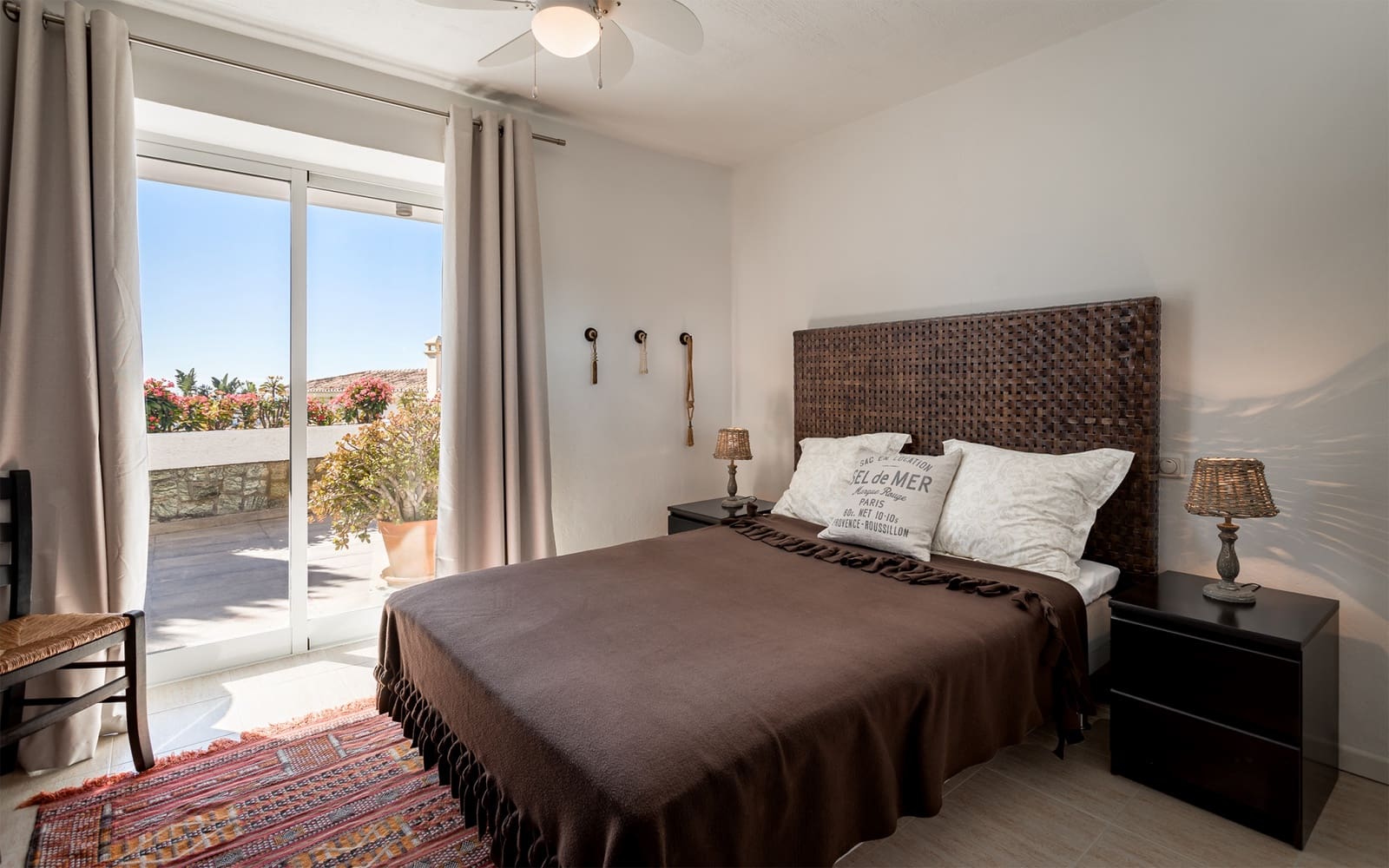 4 sypialnia Willa na sprzedaż w Nueva Andalucia z basenem garażem - 2 195 000 € (Ref: 9629420)