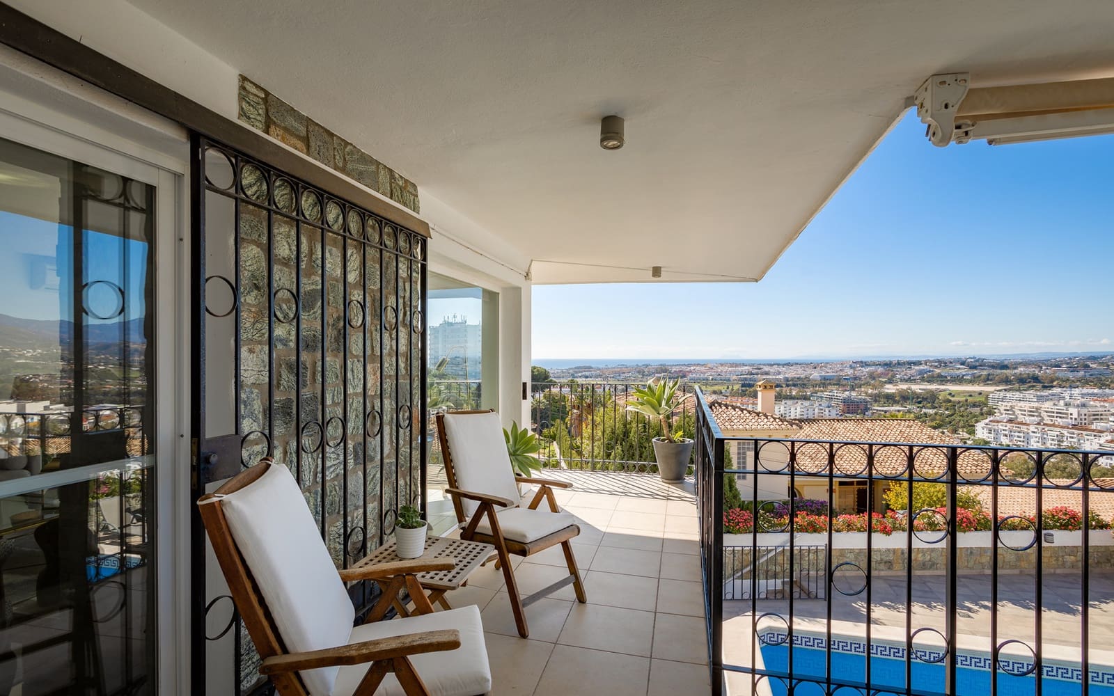 4 sypialnia Willa na sprzedaż w Nueva Andalucia z basenem garażem - 2 195 000 € (Ref: 9629420)