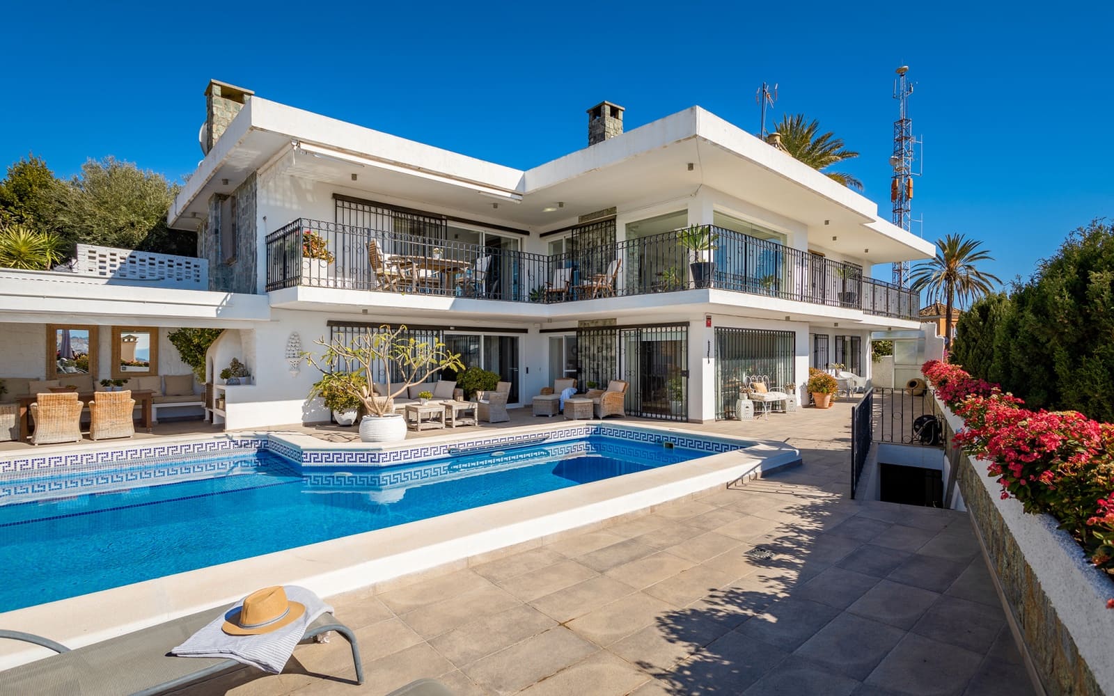 4 bedroom Villa for sale in Nueva Andalucia with pool garage - € 2,195,000 (Ref: 9629420)