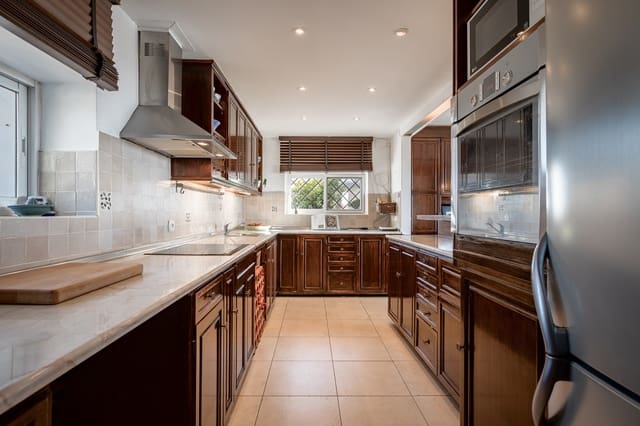 4 chambre Villa/Maison à vendre à Las Brisas, Marbella avec piscine garage - 2 195 000 € (Ref: 9629420)