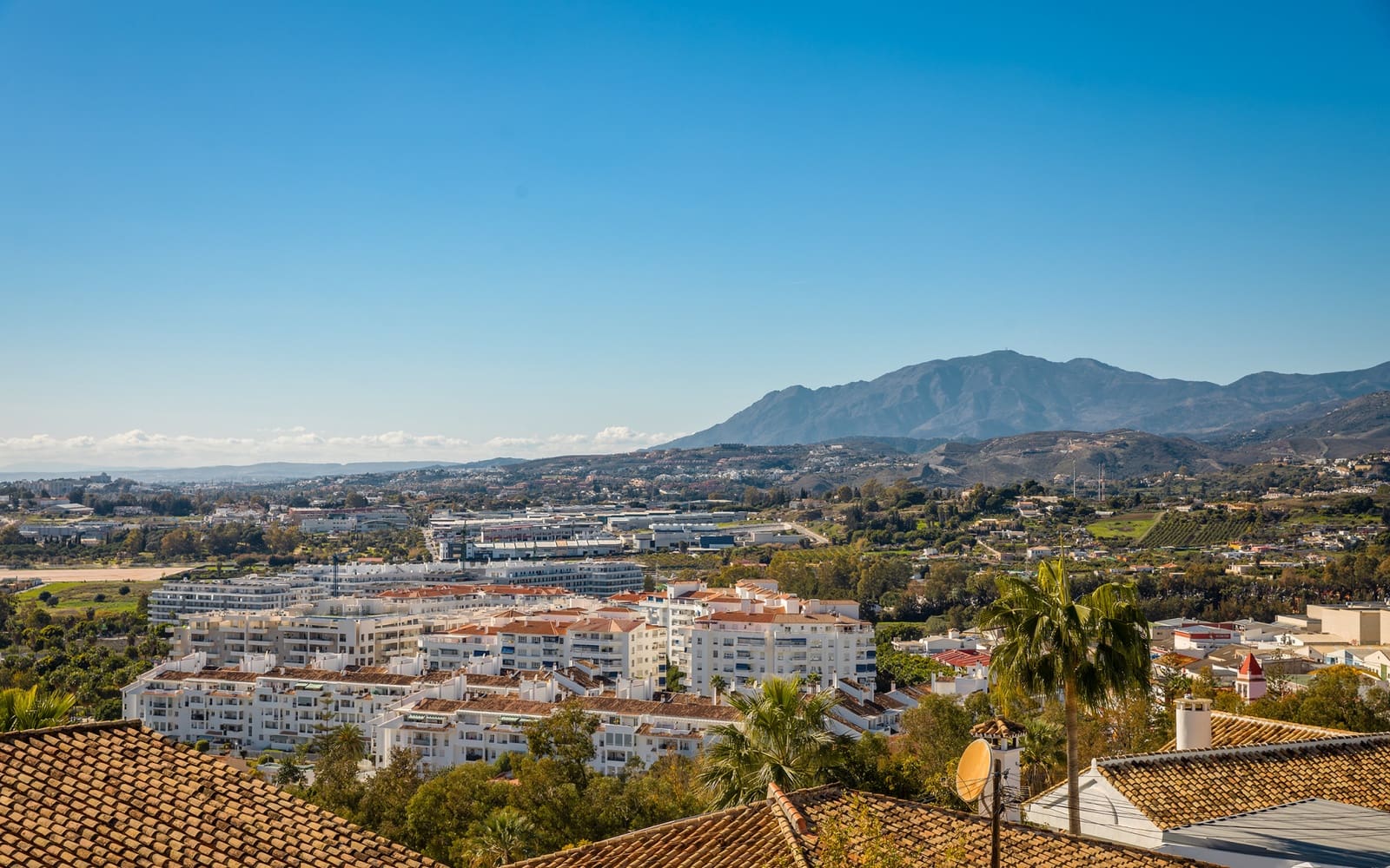 4 bedroom Villa for sale in Nueva Andalucia with pool garage - € 2,195,000 (Ref: 9629420)