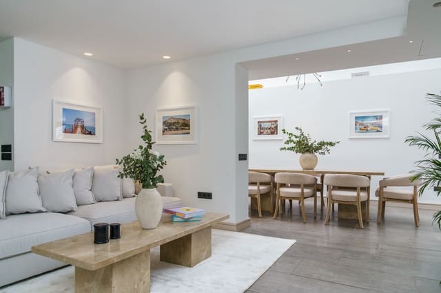 6 soverom Villa til salgs i Las Brisas, Marbella med svømmebasseng garasje - € 2 350 000 (Ref: 9629422)