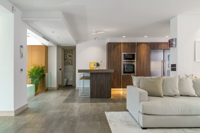 6 soverom Villa til salgs i Las Brisas, Marbella med svømmebasseng garasje - € 2 350 000 (Ref: 9629422)