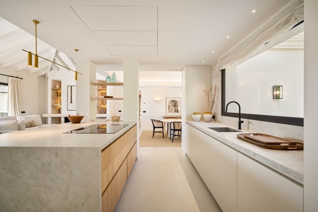 4 soverom Villa til salgs i Los Naranjos, Marbella med svømmebasseng garasje - € 3 685 000 (Ref: 9629423)