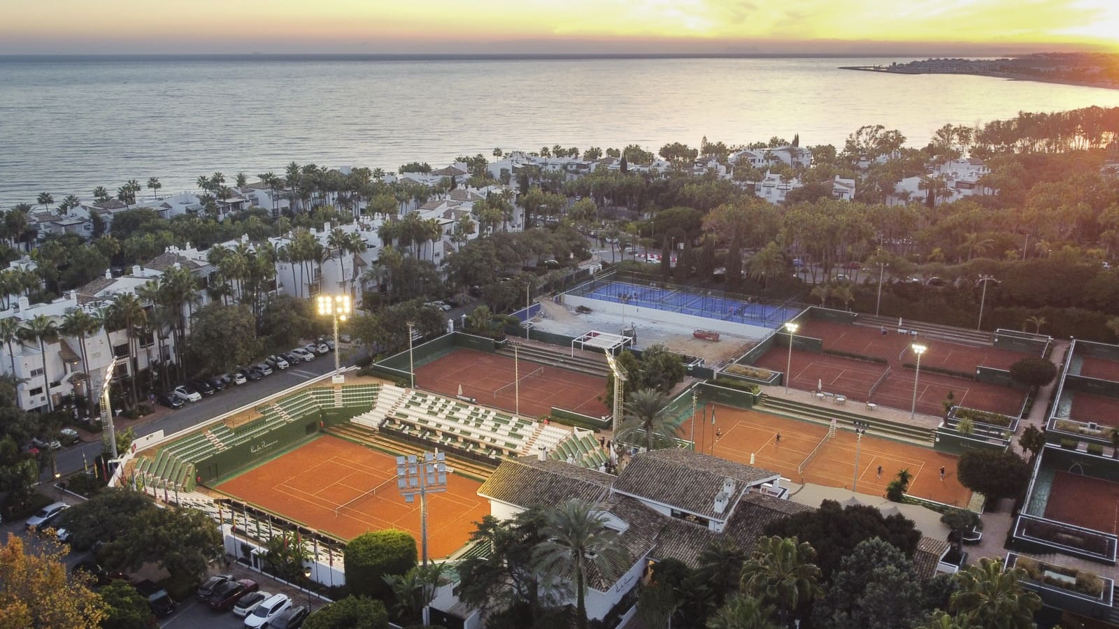 2 bedroom Apartment for sale in Marbella with pool garage - € 2,425,000 (Ref: 9629424)