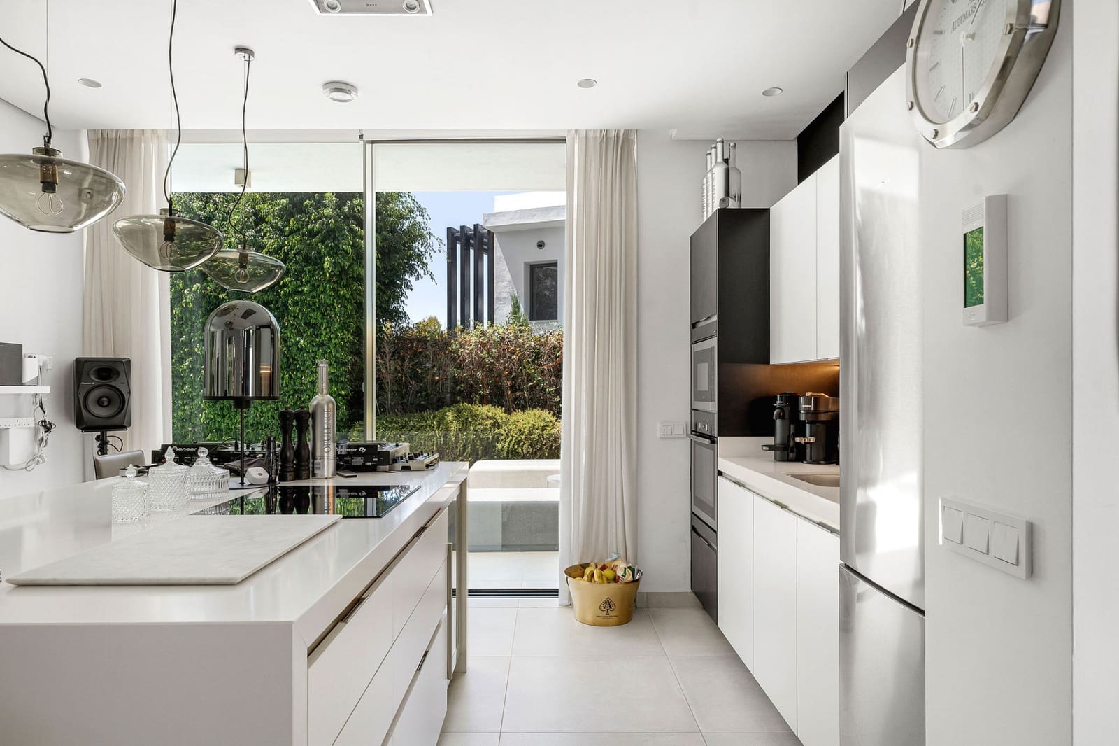 4 makuuhuone Huvila myytävänä paikassa Estepona mukana uima-altaan 
autotalli - 1 825 000 € (Ref: 9629426)