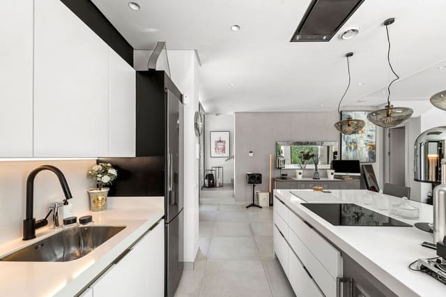 4 Zimmer Villa zu verkaufen in Nueva Atalaya, Estepona mit Pool Garage - 1.825.000 € (Ref: 9629426)