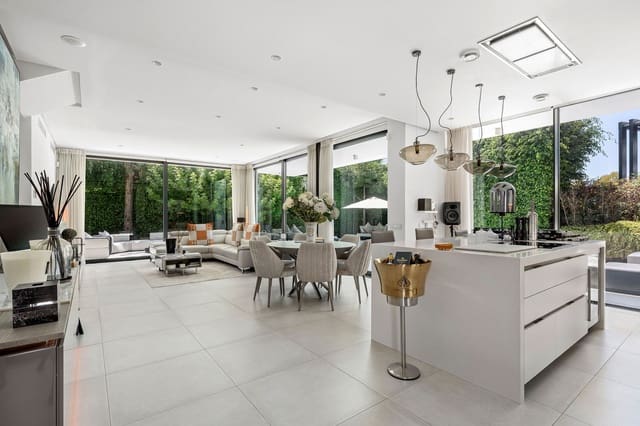 4 Zimmer Villa zu verkaufen in Nueva Atalaya, Estepona mit Pool Garage - 1.825.000 € (Ref: 9629426)