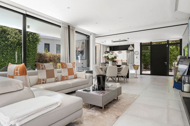 4 Zimmer Villa zu verkaufen in Nueva Atalaya, Estepona mit Pool Garage - 1.825.000 € (Ref: 9629426)