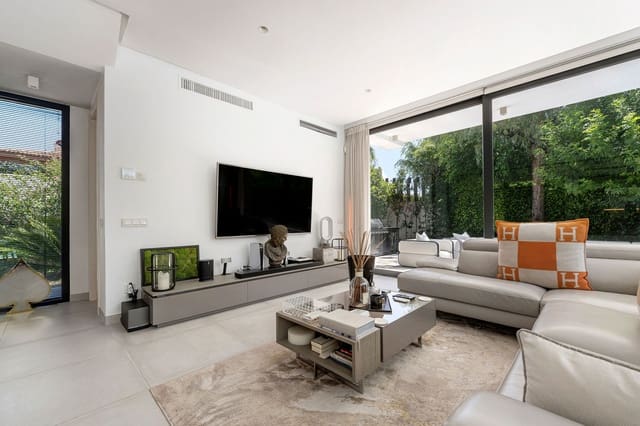 4 Zimmer Villa zu verkaufen in Nueva Atalaya, Estepona mit Pool Garage - 1.825.000 € (Ref: 9629426)