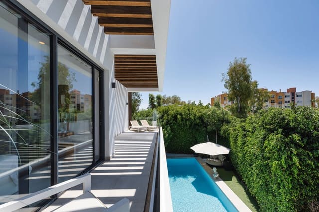 4 Zimmer Villa zu verkaufen in Nueva Atalaya, Estepona mit Pool Garage - 1.825.000 € (Ref: 9629426)