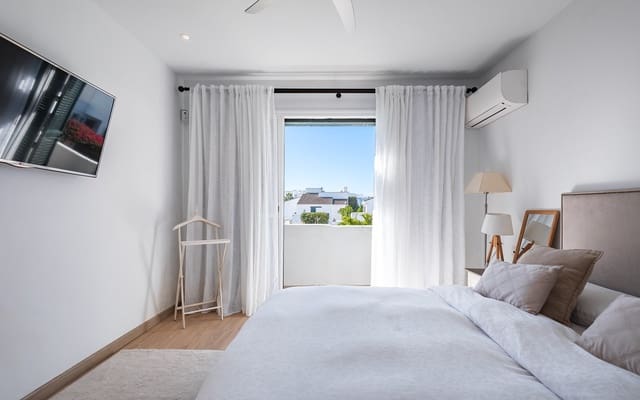 3 makuuhuone Omakotitalo myytävänä paikassa Nueva Alcántara, Marbella mukana uima-altaan 
autotalli - 1 499 000 € (Ref: 9629427)