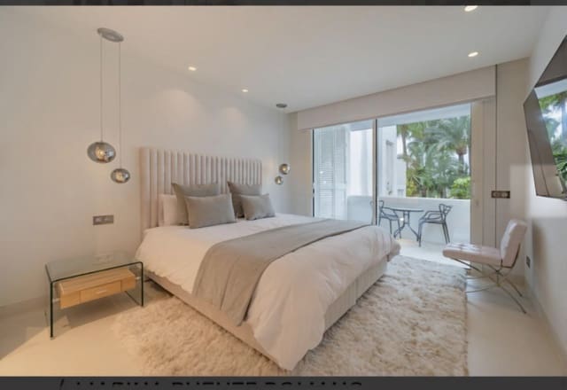 3 makuuhuone Huoneisto myytävänä paikassa Lomas De Marbella, Marbella mukana uima-altaan 
autotalli - 3 800 000 € (Ref: 9629428)