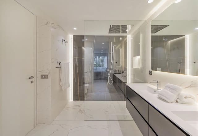 3 makuuhuone Huoneisto myytävänä paikassa Lomas De Marbella, Marbella mukana uima-altaan 
autotalli - 3 800 000 € (Ref: 9629428)