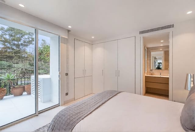 3 makuuhuone Huoneisto myytävänä paikassa Lomas De Marbella, Marbella mukana uima-altaan 
autotalli - 3 800 000 € (Ref: 9629428)