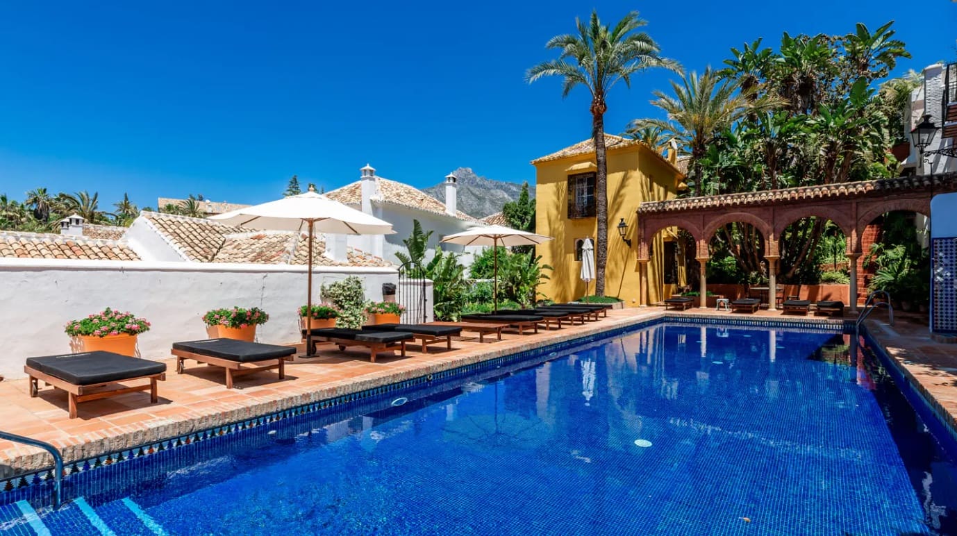 Pareado de 4 habitaciones en Marbella en venta con piscina garaje - 2.490.000 € (Ref: 9629430)