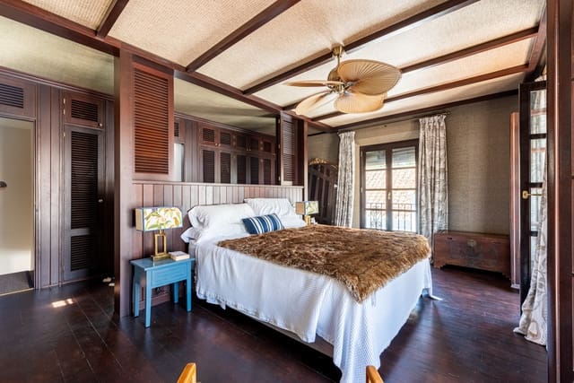 Pareado de 4 habitaciones en Lomas De Marbella, Marbella en venta con piscina garaje - 2.490.000 € (Ref: 9629430)