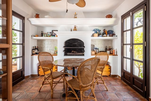 Pareado de 4 habitaciones en Lomas De Marbella, Marbella en venta con piscina garaje - 2.490.000 € (Ref: 9629430)