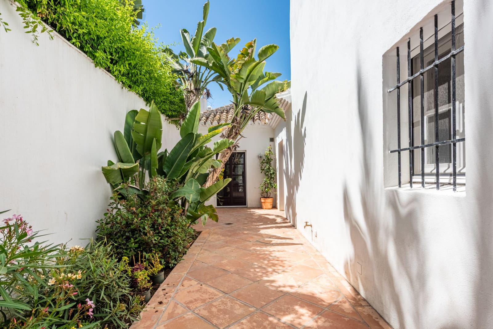 Pareado de 4 habitaciones en Marbella en venta con piscina garaje - 2.490.000 € (Ref: 9629430)