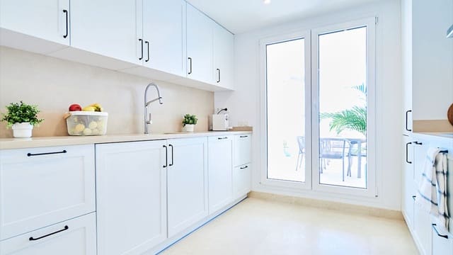 2 slaapkamer Penthouse te koop in Marbella met zwembad garage - € 572.000 (Ref: 9643529)