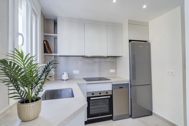 3 slaapkamer Appartement te koop in Puerto de Estepona, Estepona - € 375.000 (Ref: 9654365)