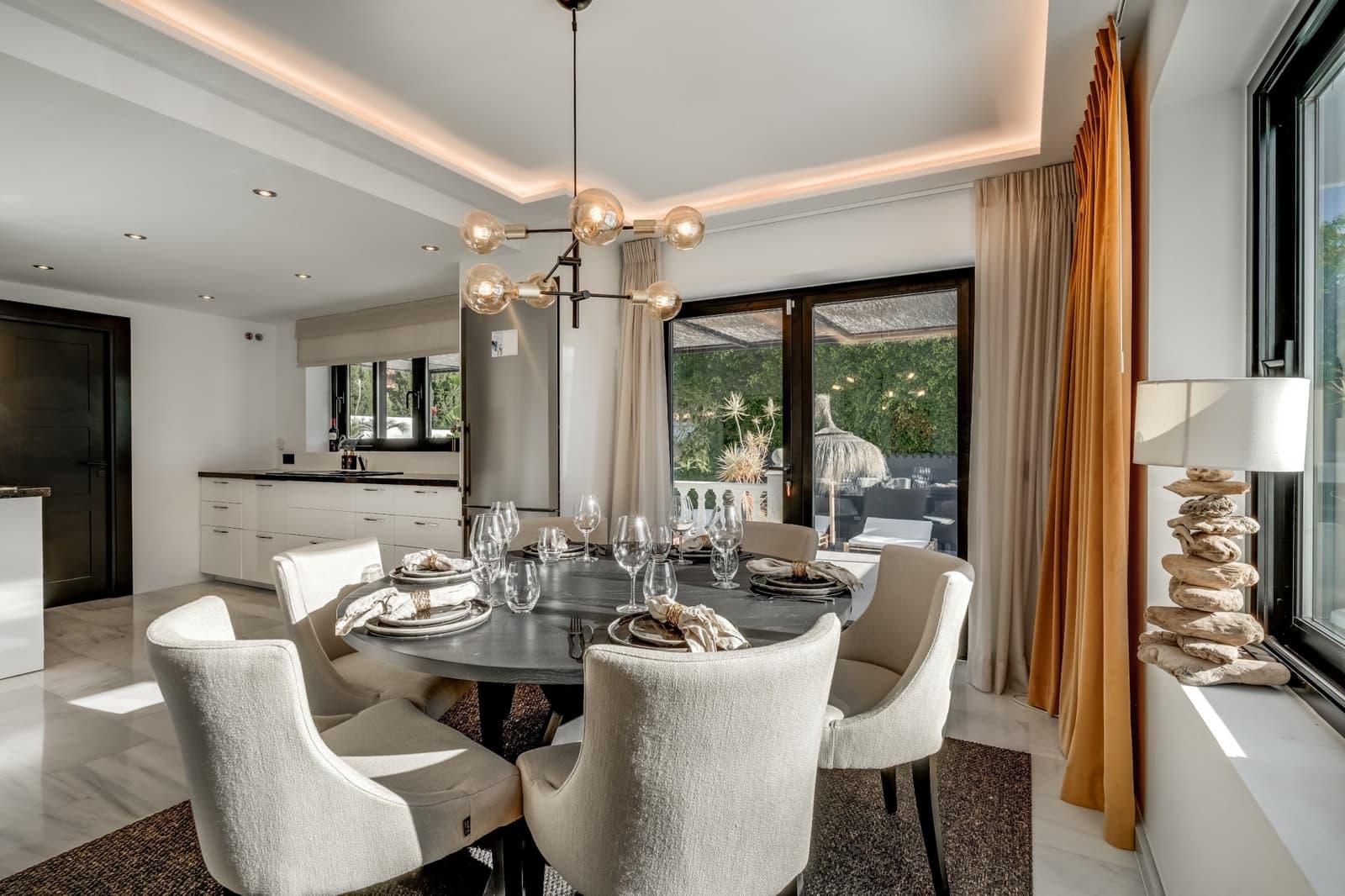 5 sypialnia Willa na sprzedaż w Nueva Andalucia z basenem garażem - 1 894 000 € (Ref: 9658022)