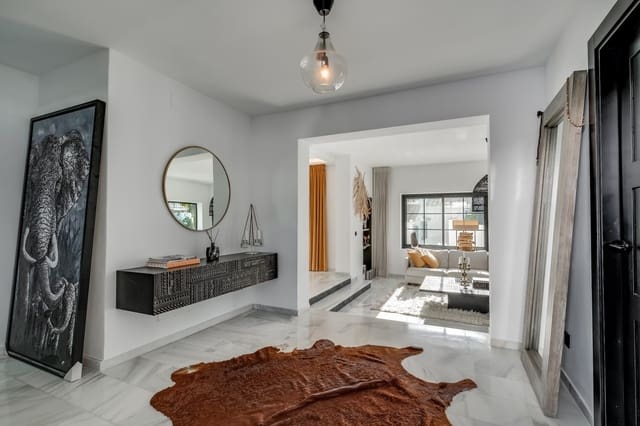 5 chambre Villa/Maison à vendre à Nueva Andalucía Centro, Marbella avec piscine garage - 1 894 000 € (Ref: 9658022)