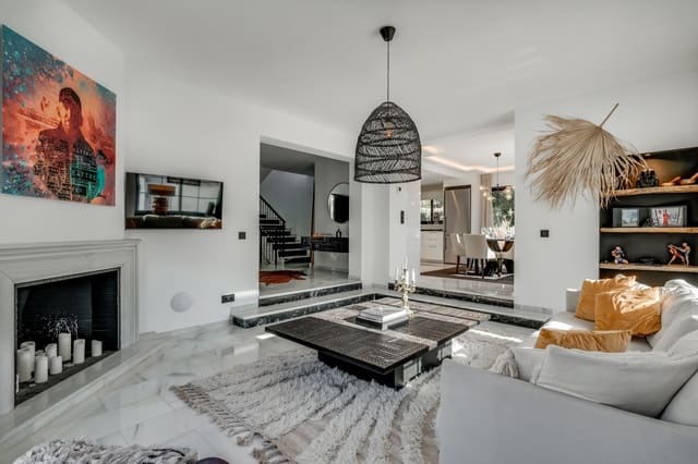 5 chambre Villa/Maison à vendre à Nueva Andalucía Centro, Marbella avec piscine garage - 1 894 000 € (Ref: 9658022)