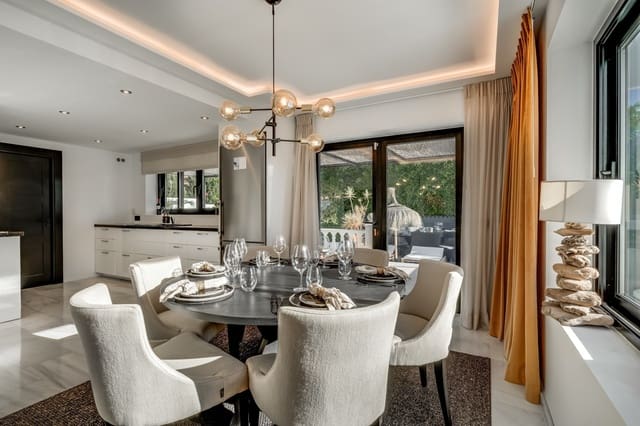 5 chambre Villa/Maison à vendre à Nueva Andalucía Centro, Marbella avec piscine garage - 1 894 000 € (Ref: 9658022)