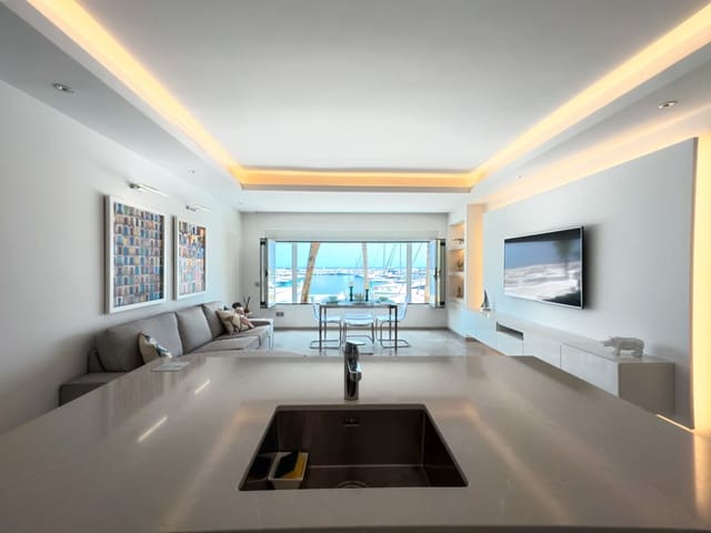 2 soveværelse Lejlighed til salg i Puerto Banus, Marbella - € 985.000 (Ref: 9658023)