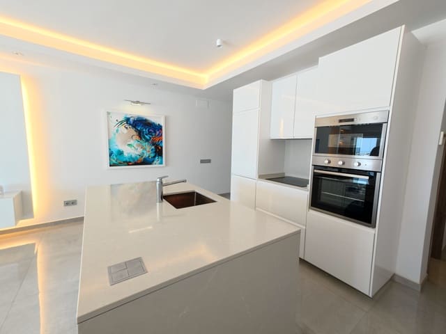 2 soveværelse Lejlighed til salg i Puerto Banus, Marbella - € 985.000 (Ref: 9658023)
