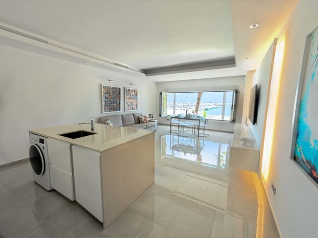 2 soveværelse Lejlighed til salg i Puerto Banus, Marbella - € 985.000 (Ref: 9658023)