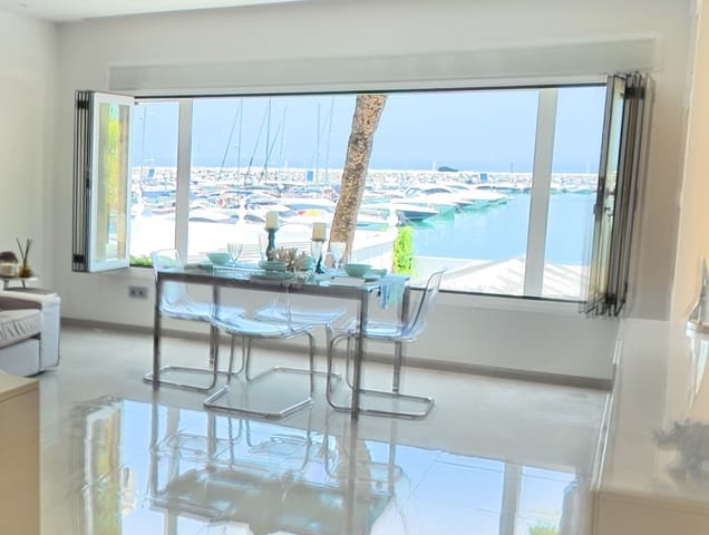 2 soveværelse Lejlighed til salg i Puerto Banus, Marbella - € 985.000 (Ref: 9658023)
