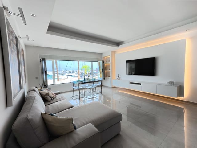 2 soveværelse Lejlighed til salg i Puerto Banus, Marbella - € 985.000 (Ref: 9658023)