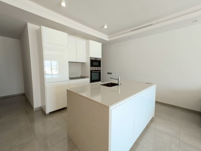 2 soveværelse Lejlighed til salg i Puerto Banus, Marbella - € 985.000 (Ref: 9658023)