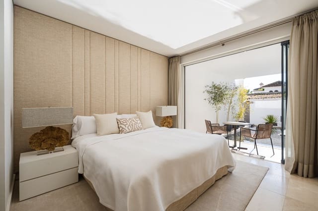 4 quarto Moradia Geminada para venda em Lomas De Marbella, Marbella com piscina garagem - 10 900 000 € (Ref: 9672766)