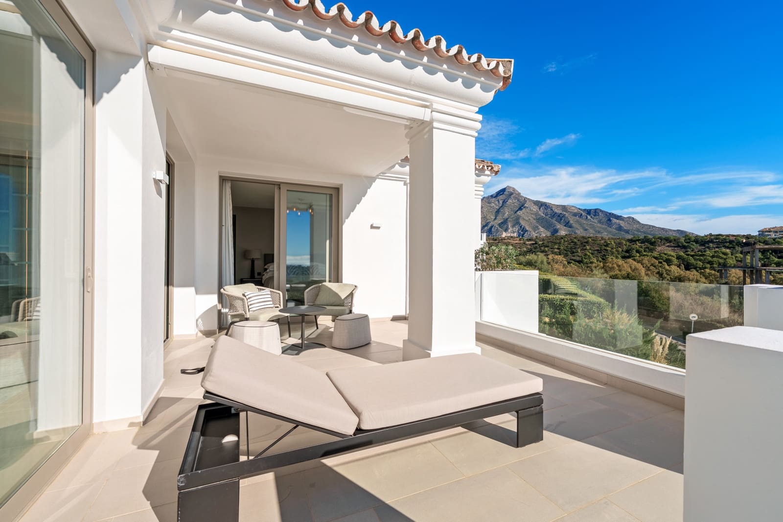 Ático de 3 habitaciones en Marbella en venta con piscina garaje - 3.150.000 € (Ref: 9672767)