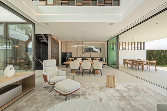 3 makuuhuone Huvila myytävänä paikassa Lomas De Marbella, Marbella mukana uima-altaan 
autotalli - 6 300 000 € (Ref: 9685737)