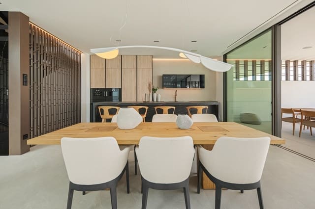 3 makuuhuone Huvila myytävänä paikassa Lomas De Marbella, Marbella mukana uima-altaan 
autotalli - 6 300 000 € (Ref: 9685737)