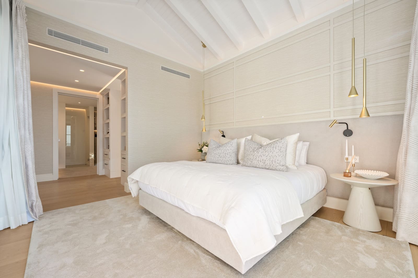 5 bedroom Villa for sale in La Quinta with pool garage - € 6,250,000 (Ref: 9685739)