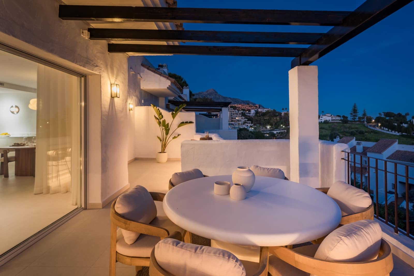 3 bedroom Penthouse for sale in Marbella with pool garage - € 1,695,000 (Ref: 9685745)