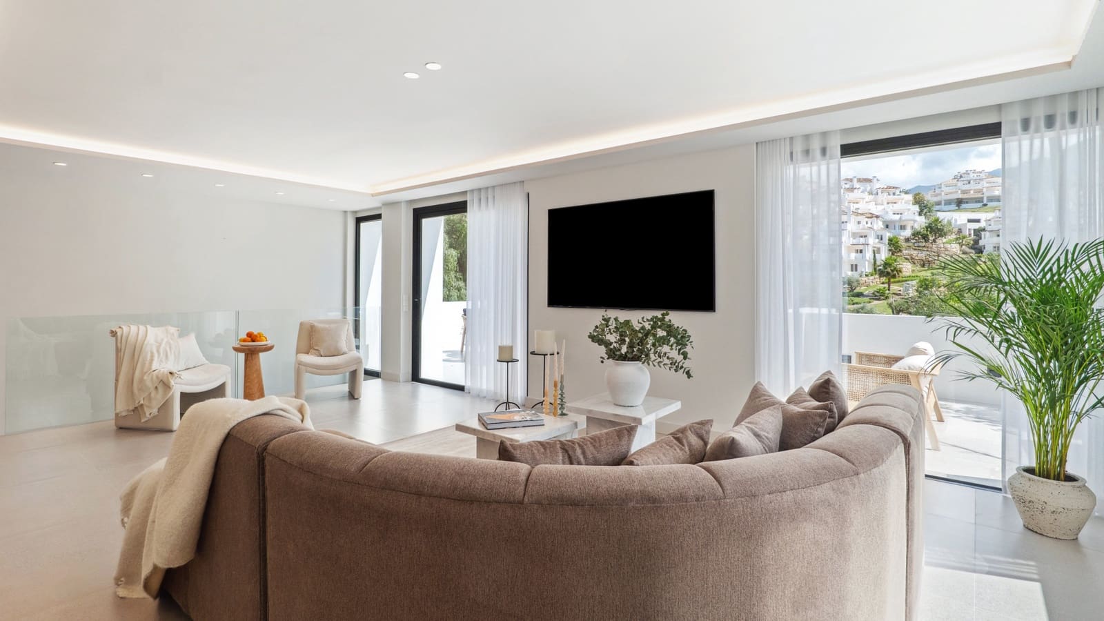 6 bedroom Villa for sale in Marbella with pool garage - € 2,495,000 (Ref: 9688628)